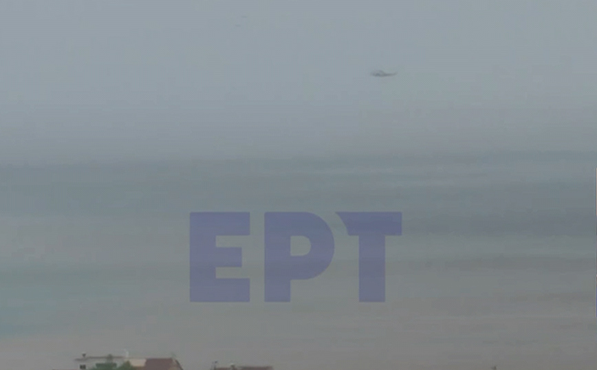 Έπεσε ελικόπτερο στην παραλία Αχλαδίου στη Βόρεια Εύβοια – Οι πρώτες εικόνες