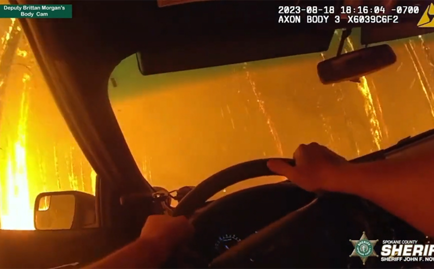 Συγκλονιστικό βίντεο από αστυνομικό που οδήγησε το περιπολικό του μέσα στην φωτιά &#8211; «Δεν θέλω να πεθάνω εδώ μέσα»