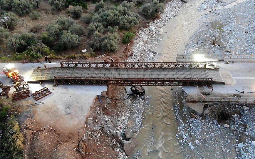 Κακοκαιρία Daniel: Έτοιμη μέσα σε 30 ώρες η γέφυρα που έστησε ο στρατός