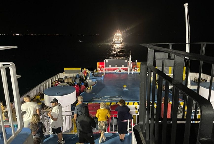 Τεράστια ταλαιπωρία για 734 επιβάτες – Εγκλωβισμένοι πάνω από 12 ώρες σε ένα πλοίο περίπου 150 μέτρα από την ακτή