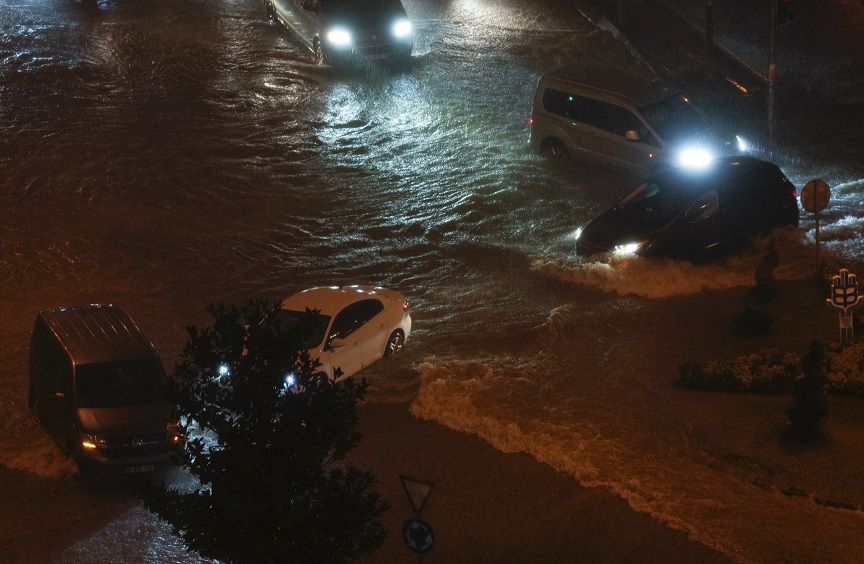 Φονικό κύμα κακοκαιρίας στην Τουρκία &#8211; Δύο νεκροί στην Κωνσταντινούπολη, ασυγκράτητα ποτάμια οι δρόμοι