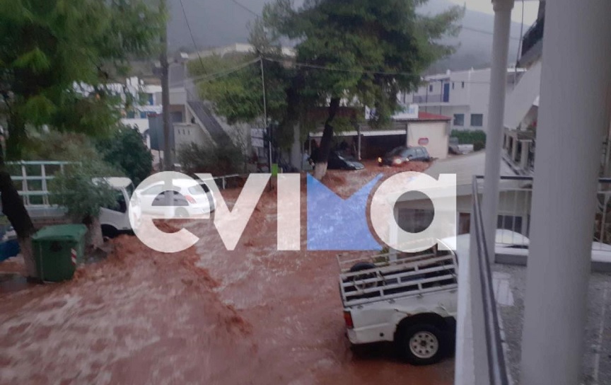 Κακοκαιρία Daniel: Πλημμύρισαν σπίτια κι επιχειρήσεις στην Εύβοια – Ορισμένοι κάτοικοι έδεσαν με σχοινιά τα αυτοκίνητά τους για να μην παρασυρθούν