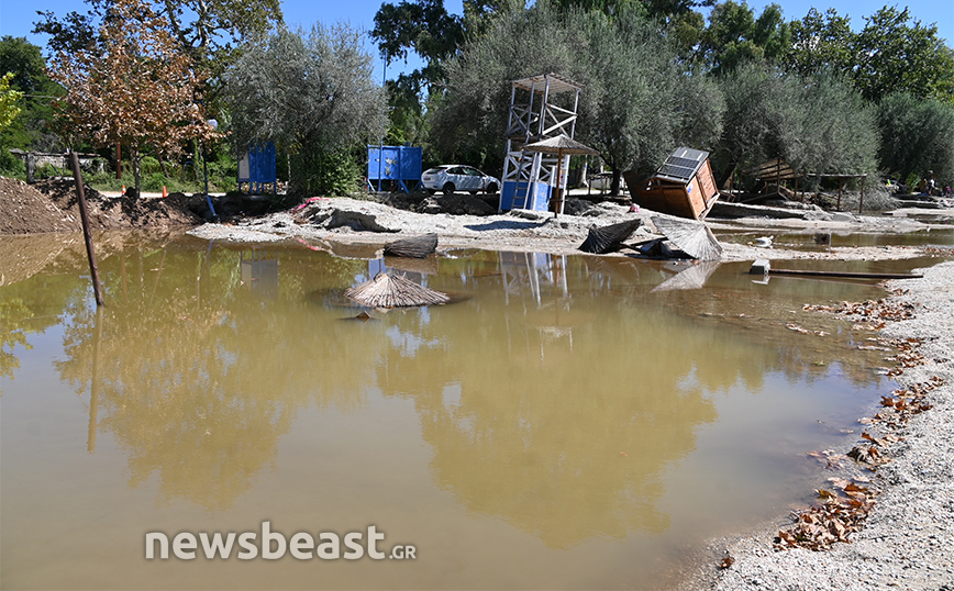 Αυτοψία στα κατεστραμμένα Καλά Νερά Πηλίου: «Τίποτα δε θα γίνει όπως πριν, η θάλασσα άλλαξε πλέον χρώμα»