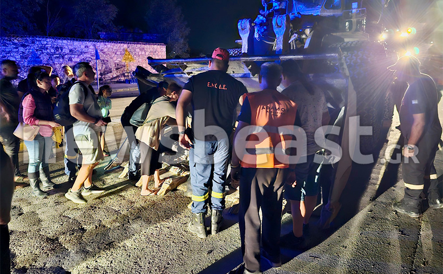 Με μπουλντόζα μεταφέρουν ασθενείς στη Λάρισα – Συγκλονιστικές εικόνες από τη διακομιδή 14χρονης στα λασπόνερα