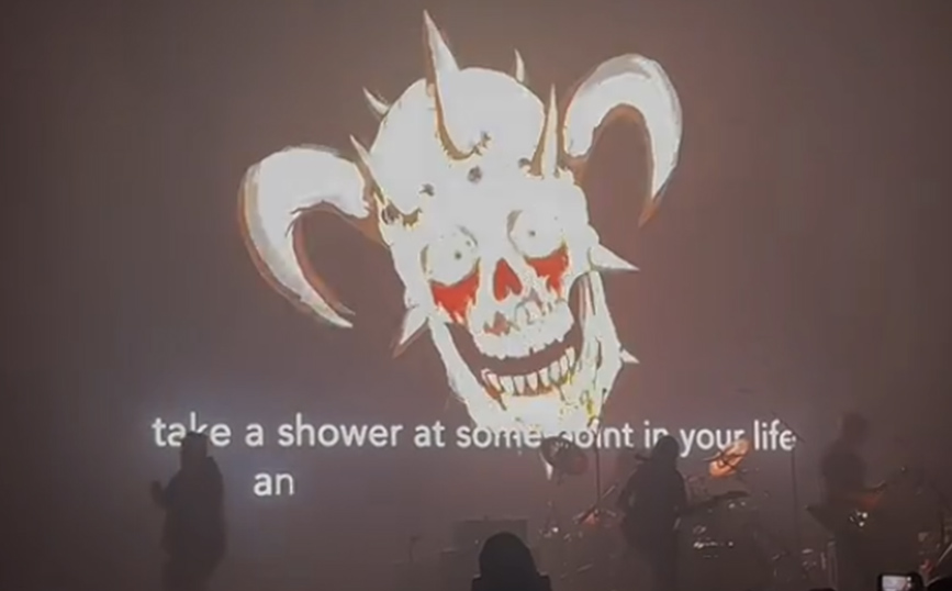 Death metal συγκρότημα στέλνει μήνυμα στους θαυμαστές του &#8211; «Κάντε μπάνιο πριν έρθετε στη συναυλία!»