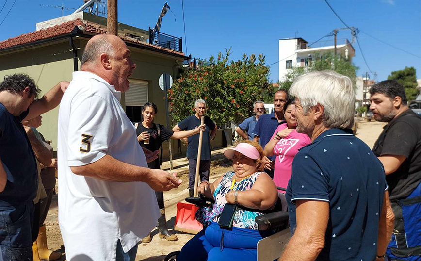 Αχιλλέας Μπέος: Για «γραφικά κομματόσκυλα» μιλά ο δήμαρχος Βόλου μετά το επεισόδιο με μέλη της ΚΝΕ και οργισμένους πολίτες