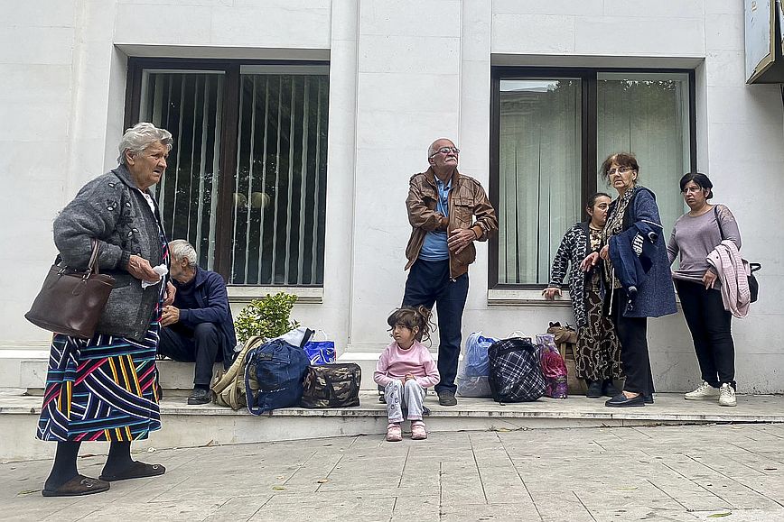 Ναγκόρνο Καραμπάχ: Τρομαγμένοι και εκτοπισμένοι πολίτες περιφέρονται στους δρόμους της πρωτεύουσας Στεπανακέρτ