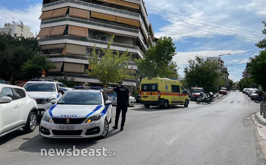 Ταμπουρωμένος άντρας σε σπίτι στον Νέο Κόσμο – Κρατάει κάτι που μοιάζει με όπλο, λένε γείτονες