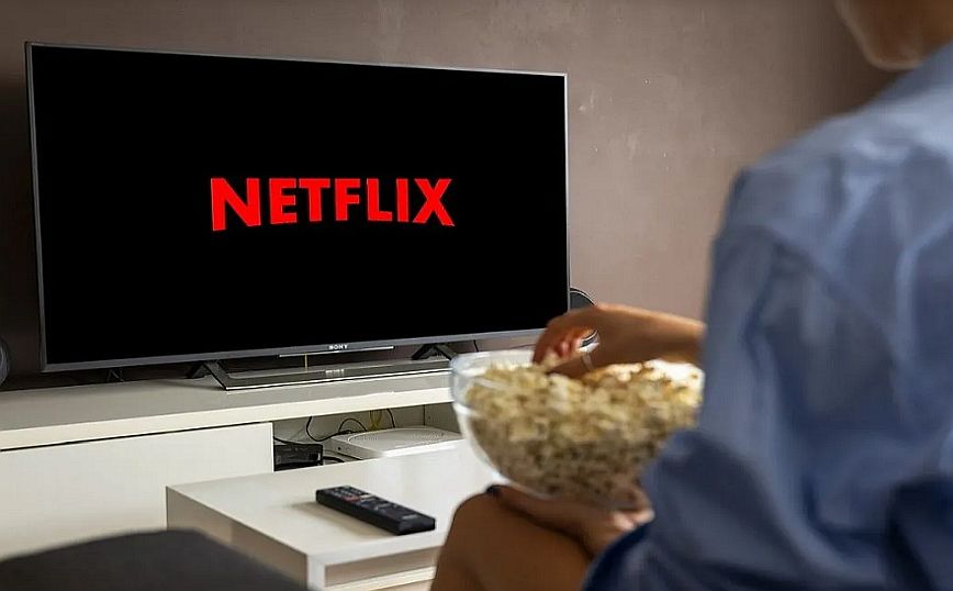 Με αυτές τις πέντε σειρές του Netflix έχουν «φάει κόλλημα» όλοι