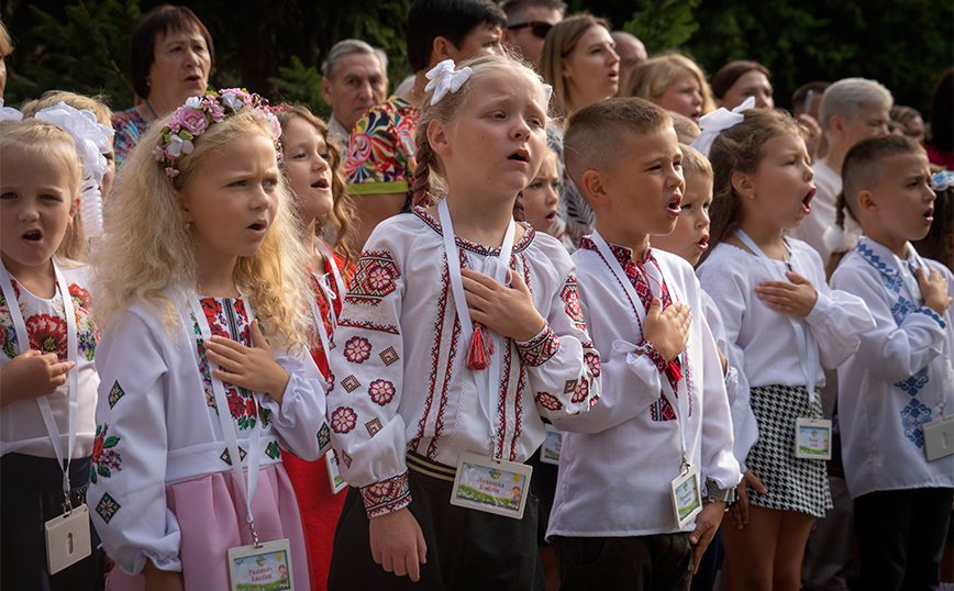 Οι Ουκρανοί μαθητές επιστρέφουν σήμερα στο σχολείο για δεύτερη χρονιά εν μέσω πολέμου