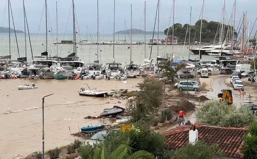 Πνίγηκε στα λασπόνερα το λιμάνι στη Σκιάθο &#8211; «Έχουμε πολύ μεγάλο πρόβλημα»