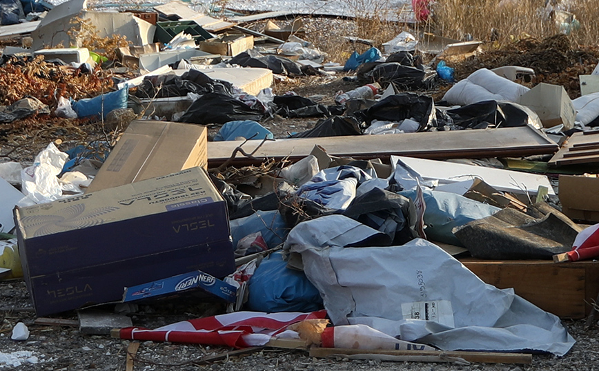 Εισαγγελική έρευνα για τον σκουπιδότοπο στον κόμβο Κ-12 της Θεσσαλονίκης – Στο «στόχαστρο» παραλείψεις φορέων
