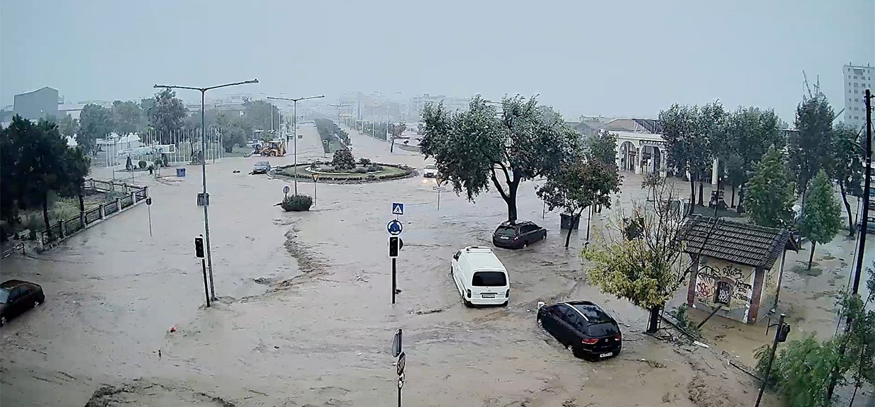 Πώς μέσα σε 45 λεπτά ο Βόλος μετατράπηκε σε «λίμνη» &#8211; Το πριν και το μετά