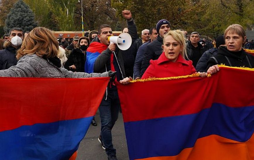 Αρμενία: Διαδήλωση στο Γερεβάν κατά του πρωθυπουργού Πασινιάν – Ζητούν να στηρίξει το Ναγκόρνο Καραμπάχ
