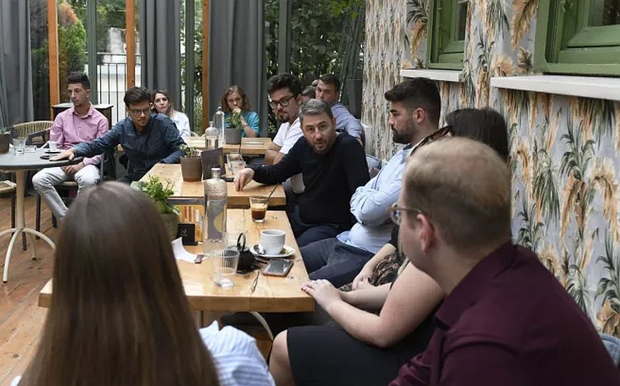 Ο Νίκος Ανδρουλάκης συζήτησε με νέους στα Ιωάννινα το θέμα της φοιτητικής στέγης