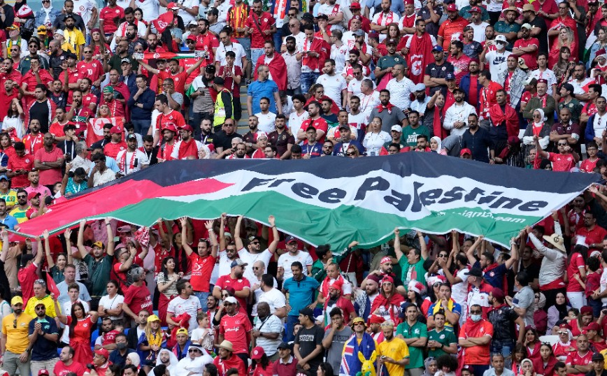 Premier League: Απαγορεύονται οι σημαίες του Ισραήλ και της Παλαιστίνης στα γήπεδα