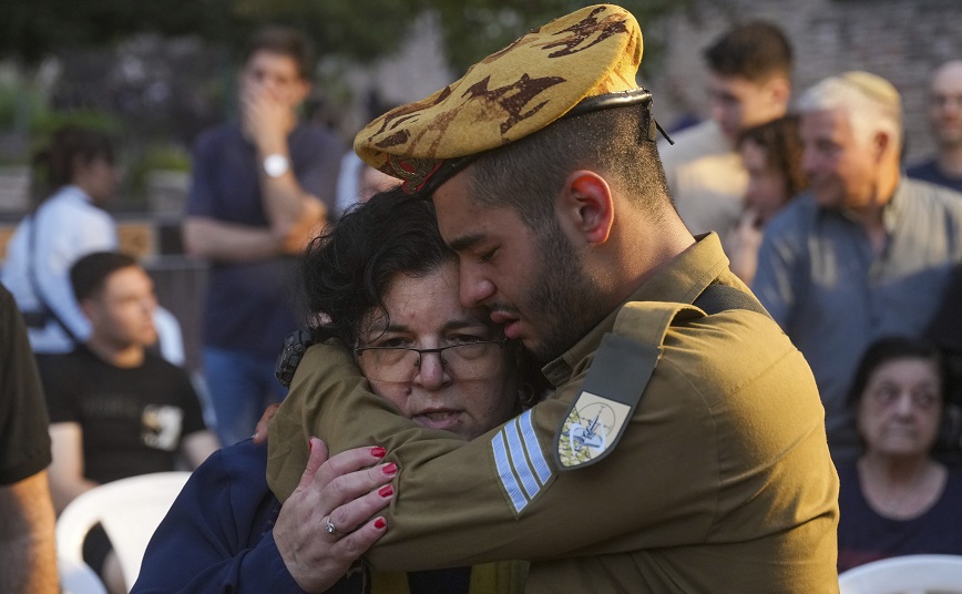 Ισραηλινός κίνησε «Γη και ουρανό» για να σώσει το γιο του από την Χαμάς: «Μπαμπά μας πυροβολούν – Κάντε τους νεκρούς»