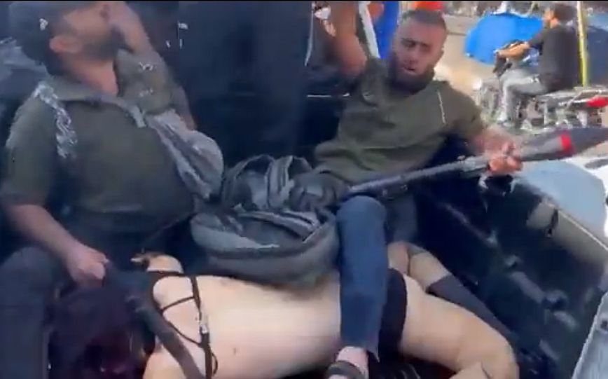 Πόλεμος στο Ισραήλ: Φρίκη προκαλούν βίντεο με νεκρούς Ισραηλινούς στρατιώτες και Παλαιστινίους να πανηγυρίζουν