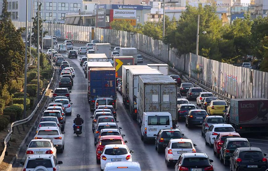 Αυξημένη κίνηση στο ύψος της Λένορμαν στον Κηφισό στο ρεύμα προς Λαμία – Έγινε καραμπόλα επτά αυτοκινήτων