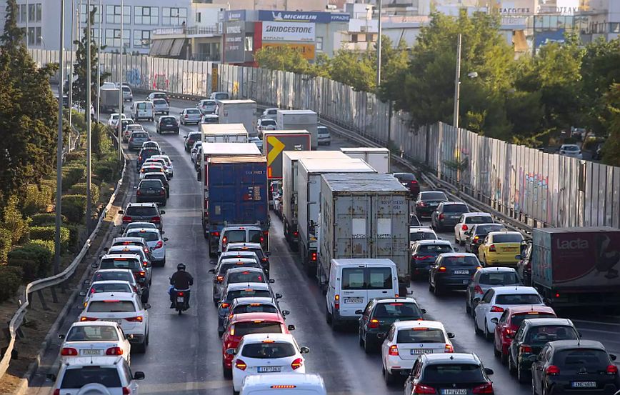 Αυξημένη κίνηση στο ύψος της Λένορμαν στον Κηφισό στο ρεύμα προς Λαμία &#8211; Έγινε καραμπόλα επτά αυτοκινήτων