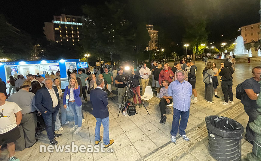 Χαμόγελα και ικανοποίηση στα εκλογικά κέντρα του Κώστα Μπακογιάννη και του Νίκου Χαρδαλιά