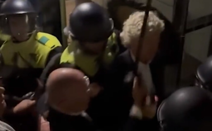 Χαμός στο Άλκμααρ &#8211; Λέγκια Βαρσοβίας: Επίθεση της ολλανδικής αστυνομίας στον μεγαλομέτοχο των Πολωνών