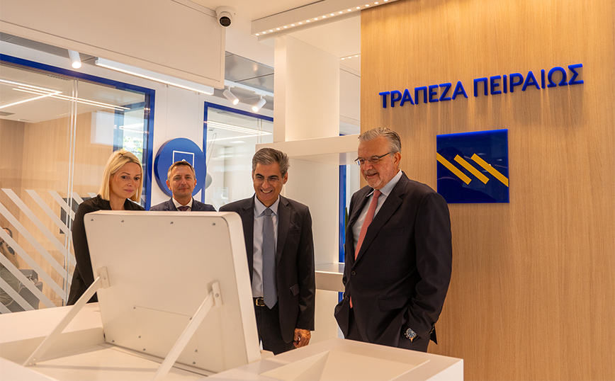 Τράπεζα Πειραιώς: Επίσκεψη του Διευθύνοντος Συμβούλου στο νέου τύπου τραπεζικό κατάστημα