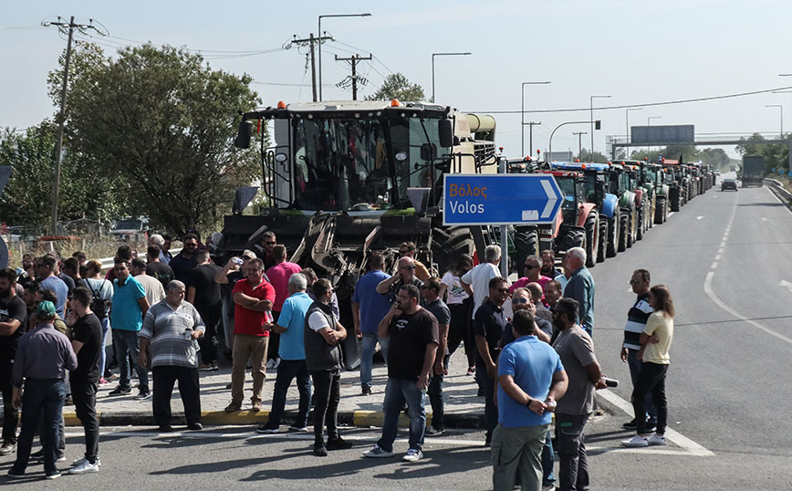 Στους δρόμους με τρακτέρ οι αγρότες στην Λάρισα &#8211; Διαμαρτύρονται για τις ζημιές από τις πλημμύρες