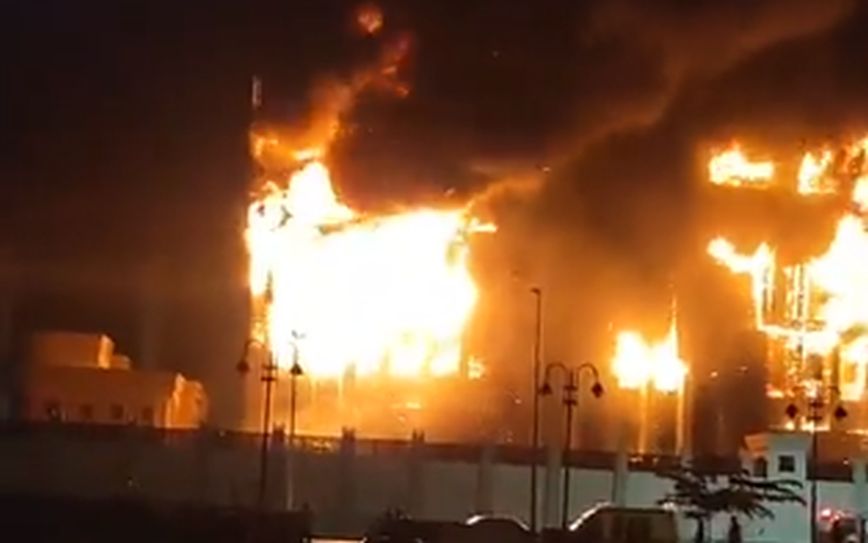 Πελώρια φωτιά στο αρχηγείο της αστυνομίας στην Ισμαηλία της Αιγύπτου &#8211; Τεράστιες φλόγες καταβροχθίζουν ορόφους