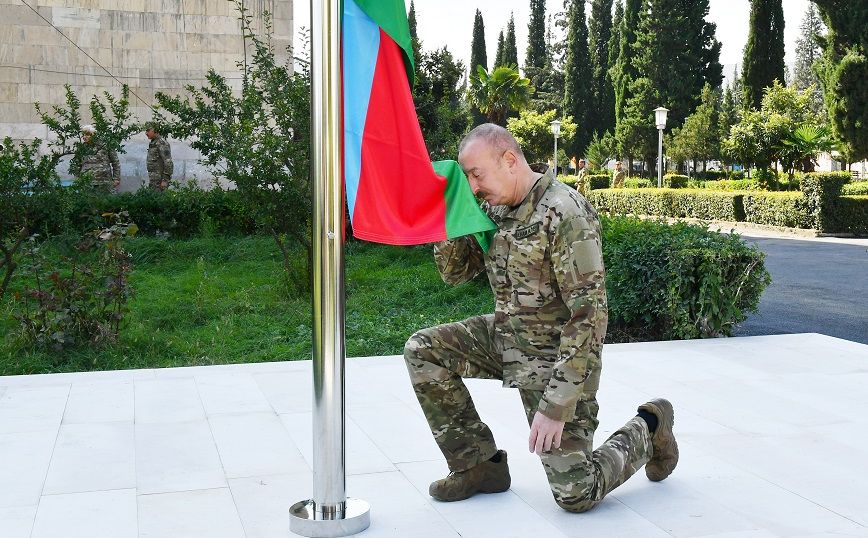 Ο πρόεδρος Αλίεφ ύψωσε τη σημαία του Αζερμπαϊτζάν στην πρωτεύουσα του Ναγκόρνο Καραμπάχ