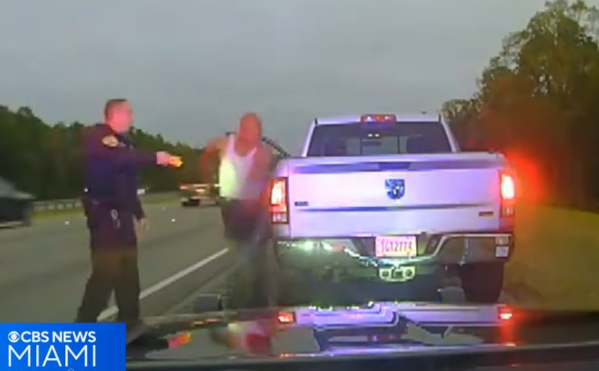 Βίντεο από τη σύλληψη και τον πυροβολισμό εξ επαφής ενός Αφροαμερικανού κατά τη σύλληψή του για τροχαία παράβαση