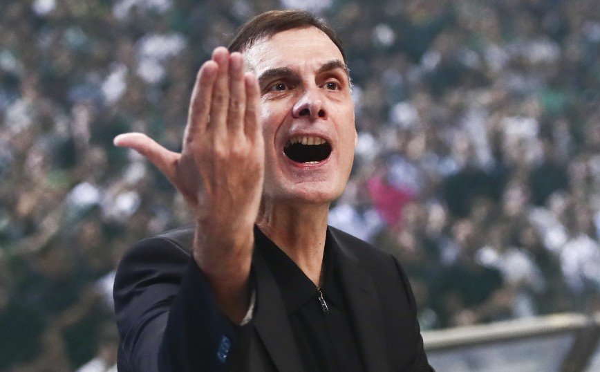 Προβληματισμένος ο Μπαρτζώκας – «Αναγκασμένος» να διώξει παίκτη-όνομα από τον Ολυμπιακό