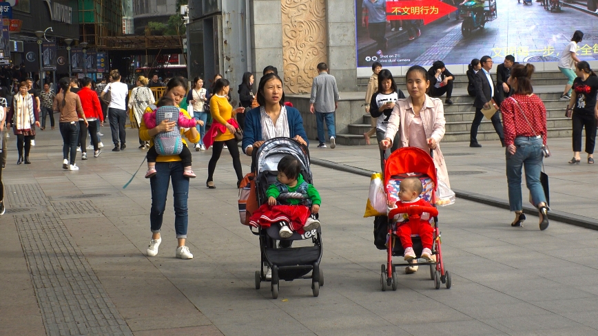 Κι όμως η Κίνα έχει πρόβλημα υπογεννητικότητας – Τα μέτρα που εφαρμόζει για να αυξηθούν οι γεννήσεις