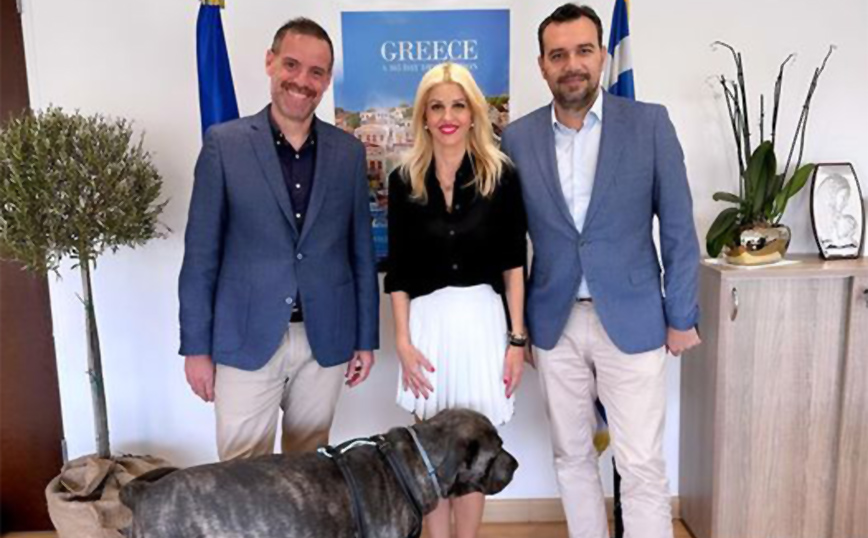 Συνάντηση της Υφυπουργού Τουρισμού Έλενας Ράπτη με τον ποδηλάτη Γιώργο Νάνο
