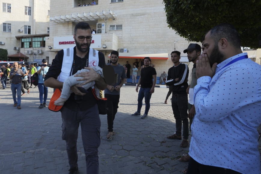 Ο Ερυθρός Σταυρός αρνείται να εγκαταλείψει τη Γάζα &#8211; «Η φρικιαστική επίθεση της Χαμάς δεν μπορεί να δικαιολογήσει αυτή την καταστροφή»