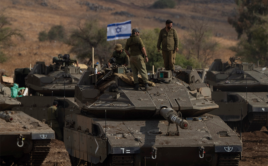 Τα ισραηλινά άρματα μάχης με ειδικά «κλουβιά» κατά των drones, όπως αυτά που χρησιμοποιήθηκαν στην Ουκρανία