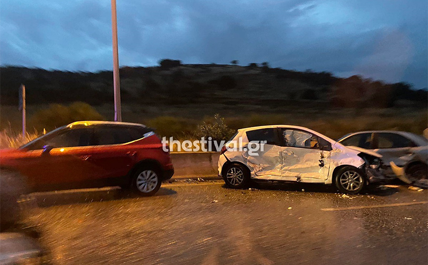 Καραμπόλα τεσσάρων αυτοκινήτων στη Θεσσαλονίκη &#8211; Τρεις τραυματίες
