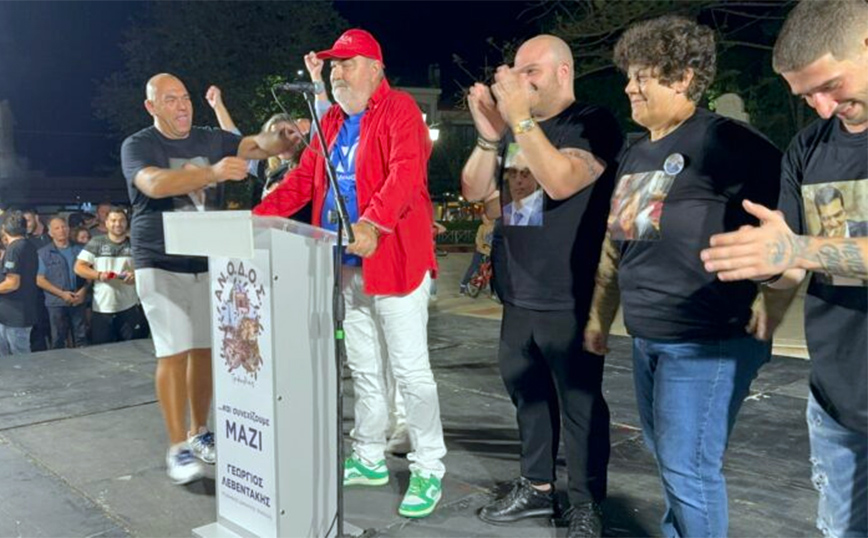 Ο δήμαρχος στην Τριφυλία, Γ. Λεβεντάκης, πανηγύρισε με καπέλο ΣΥΡΙΖΑ, μπλούζα ΝΔ και παπούτσια ΠΑΣΟΚ