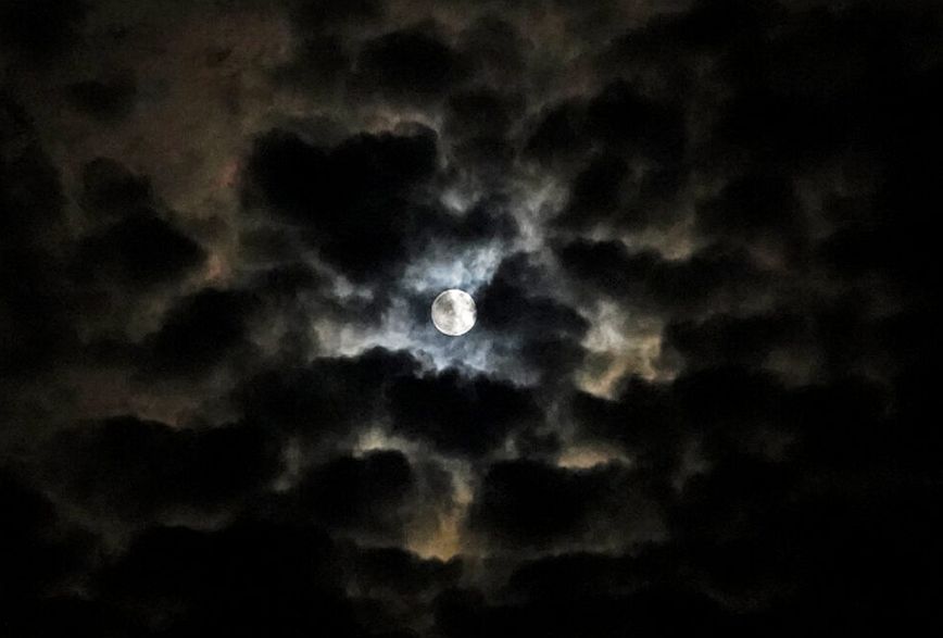 Εντυπωσιακές εικόνες από την Πανσέληνο του Οκτωβρίου &#8211; Το «Φεγγάρι του Κυνηγού «γέμισε» τον ουρανό