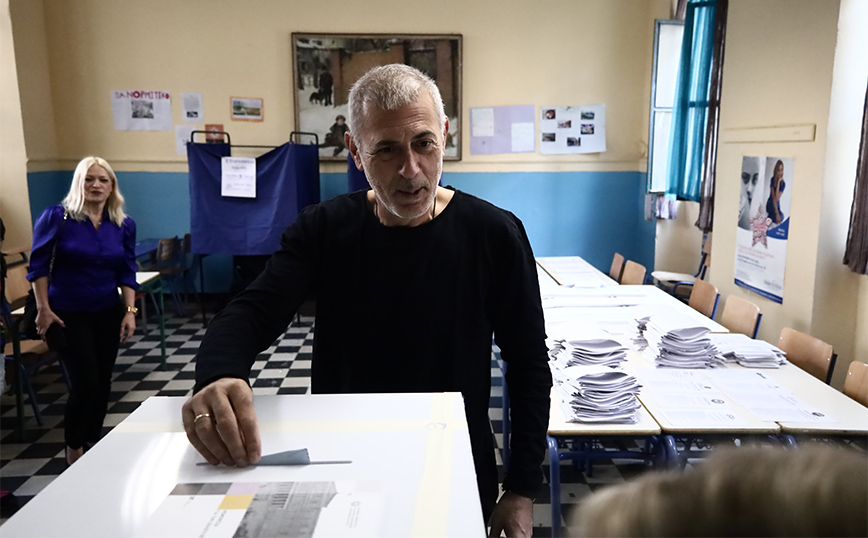 Ψήφισε ο Γιάννης Μώραλης στον Πειραιά – «Σήμερα είναι μια πολύ σημαντική ημέρα»