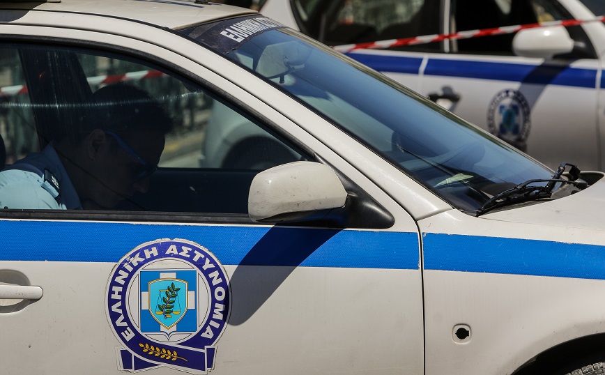 Χειροπέδες σε γόνο γνωστής αθηναϊκής οικογένειας για ακάλυπτες επιταγές