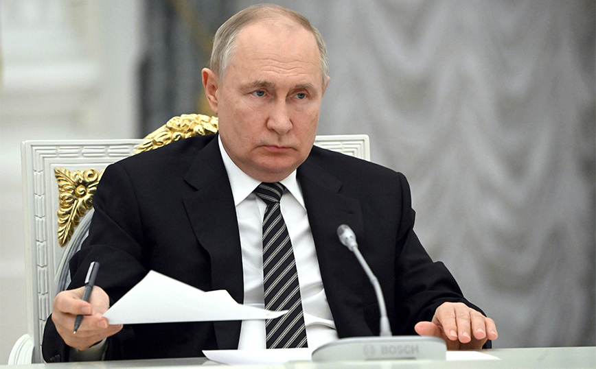 Ο Πούτιν υπέγραψε νόμο που προβλέπει κατάσχεση περιουσιακών στοιχείων ατόμων που έχουν καταδικαστεί για δυσφήμιση του στρατού