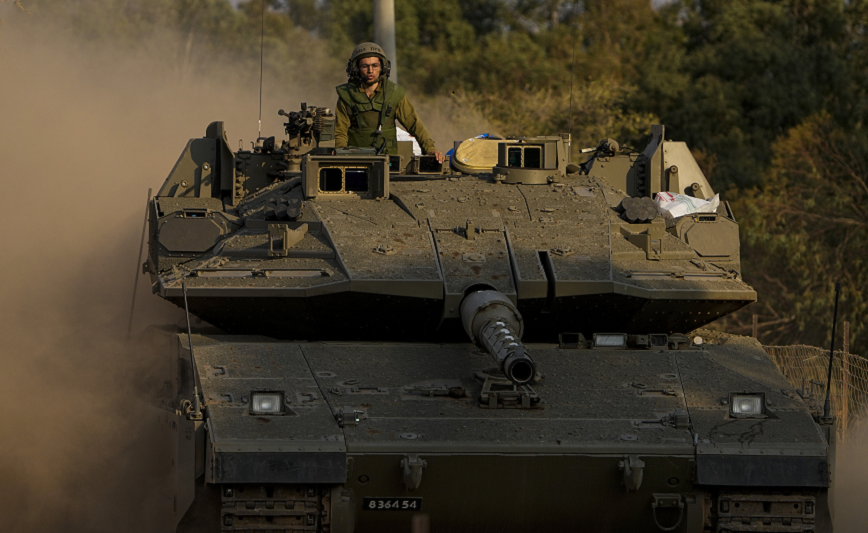 Το Ισραήλ έκοψε τη Γάζα στη μέση με τανκς και μπουλντόζες &#8211; Ξεκίνησε επιδρομές στη Δυτική Όχθη