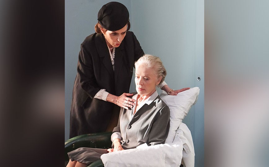 Οι Πανθέοι – Spoiler: Η θεία Καλή ξυπνά από το σκοτάδι που είχε βυθιστεί τα τελευταία χρόνια και προβλέπει καταστροφή