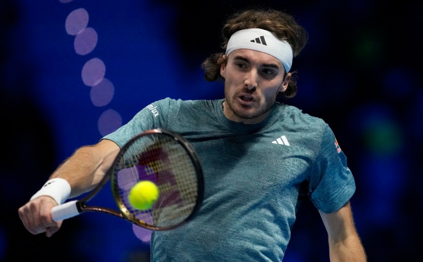 Τέλος το ATP Finals για τον Στέφανο Τσιτσιπά: Αποσύρθηκε από το ματς με τον Ρούνε λόγω προβλήματος στη μέση