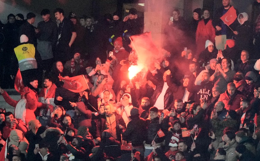 Γερμανία – Τουρκία: Επεισόδια, τραυματίες και συλλήψεις πριν το φιλικό στο Βερολίνο
