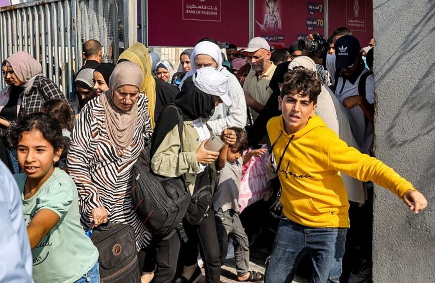 Γάζα: 200.000 Παλαιστίνοι μετακινήθηκαν προς το νότο &#8211; Επαναλειτουργεί αύριο Κυριακή το πέρασμα της Ράφα