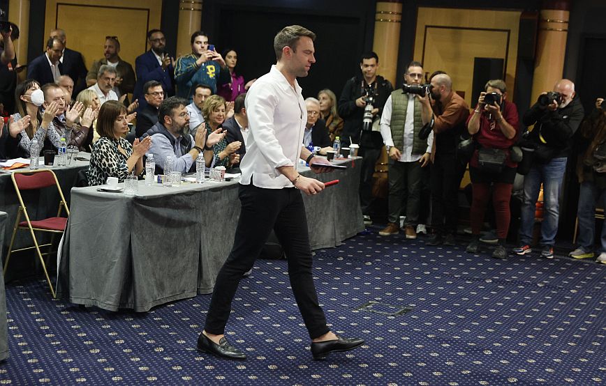 ΣΥΡΙΖΑ: Ψηφίστηκε το σχέδιο πολιτικής απόφασης &#8211; Να επιστρέψουν έδρες όσοι φεύγουν ζήτησε ο Στέφανος Κασσελάκης