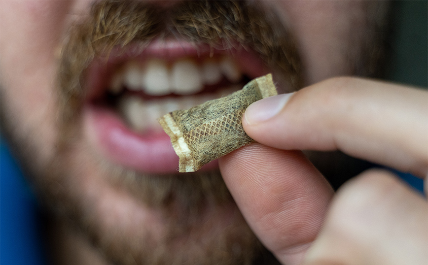Τι είναι το απαγορευμένο SNUS, που οδήγησε σε λιποθυμία μαθητές στο Ηράκλειο – Δημιουργήθηκε σαν βοήθημα διακοπής καπνίσματος