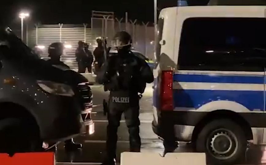 Συνεχίζεται το θρίλερ στο αεροδρόμιο του Αμβούργου – Κρατάει όμηρο την κόρη του και ζητεί να πάει στην Τουρκία